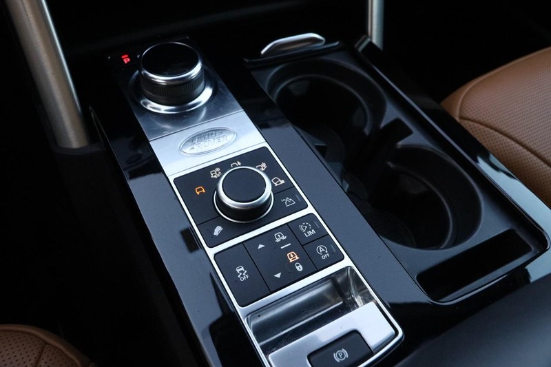 Land Rover Discovery Vehicle Full-screen Gallery Image 21