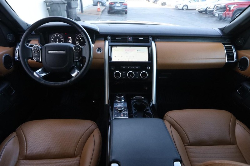 Land Rover Discovery Vehicle Full-screen Gallery Image 23