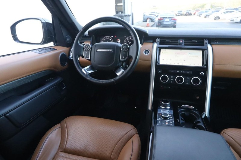 Land Rover Discovery Vehicle Full-screen Gallery Image 24