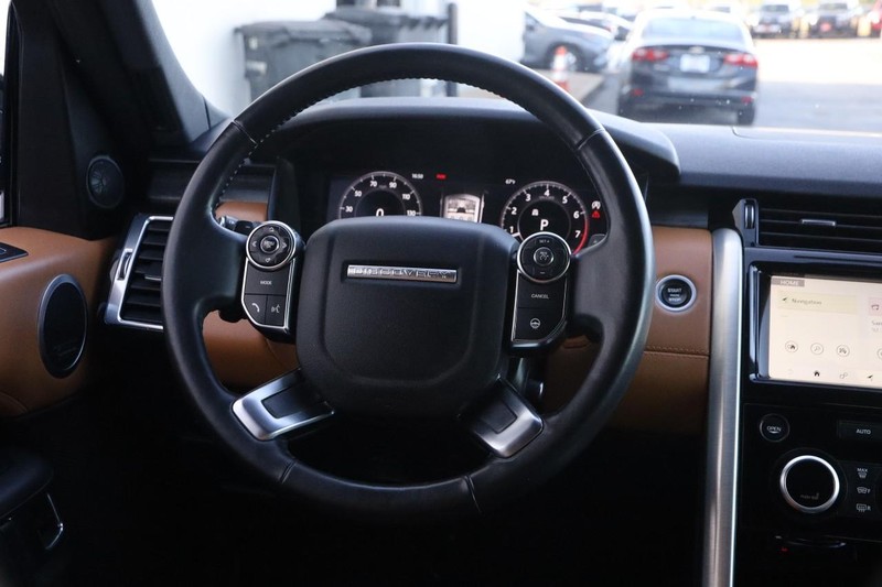 Land Rover Discovery Vehicle Full-screen Gallery Image 25