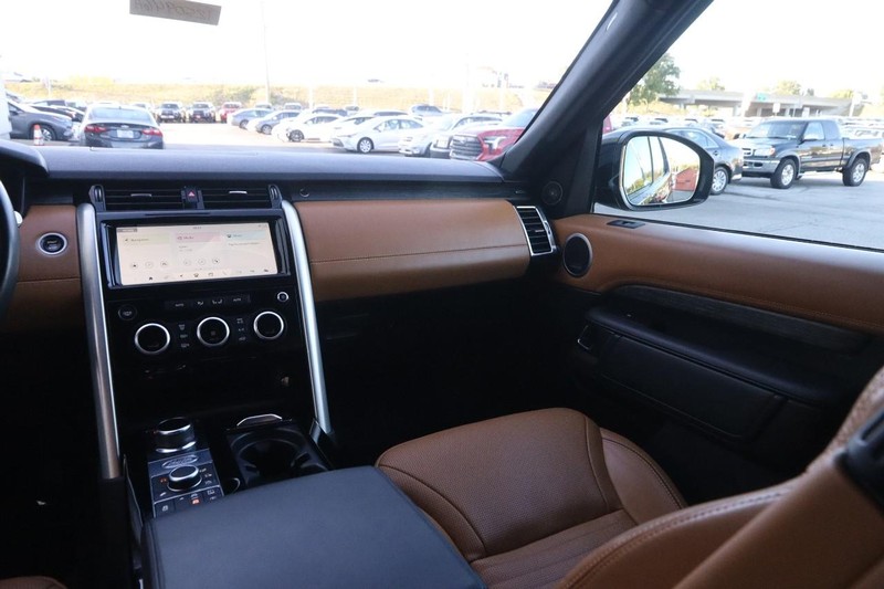 Land Rover Discovery Vehicle Full-screen Gallery Image 27