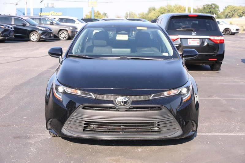 Toyota Corolla Vehicle Full-screen Gallery Image 4