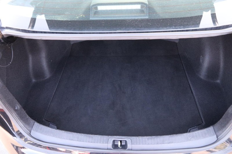 Toyota Corolla Vehicle Full-screen Gallery Image 7