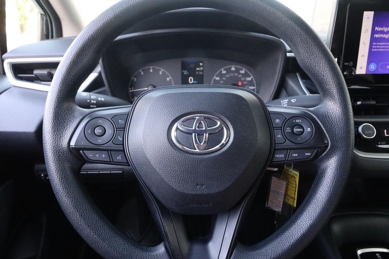Toyota Corolla Vehicle Full-screen Gallery Image 10