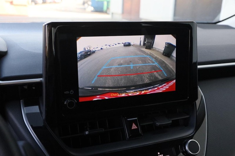 Toyota Corolla Vehicle Full-screen Gallery Image 15