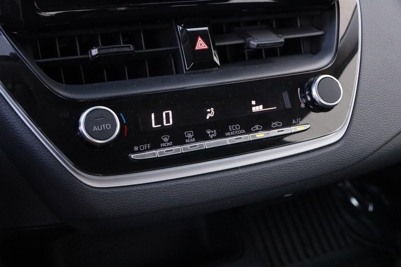 Toyota Corolla Vehicle Full-screen Gallery Image 16