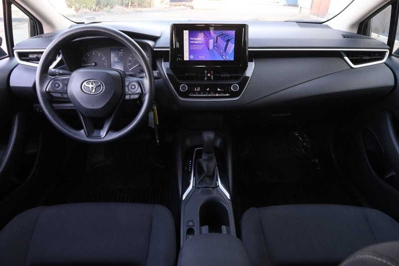 Toyota Corolla Vehicle Full-screen Gallery Image 17