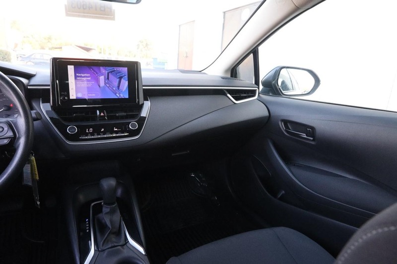 Toyota Corolla Vehicle Full-screen Gallery Image 21