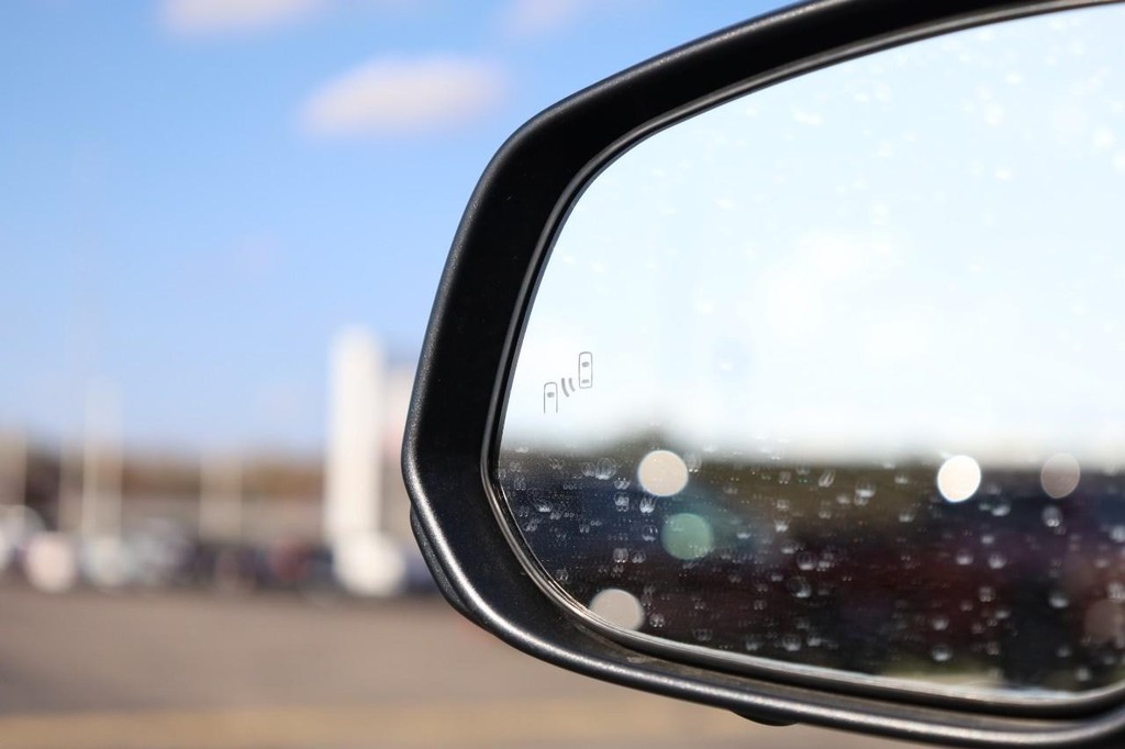 Toyota Tacoma 4WD Vehicle Full-screen Gallery Image 20