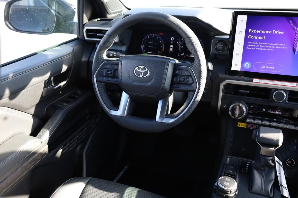 Toyota Tacoma 4WD Vehicle Full-screen Gallery Image 24