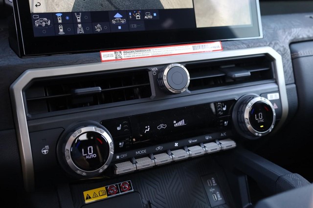 Toyota Tacoma 4WD Vehicle Image 14