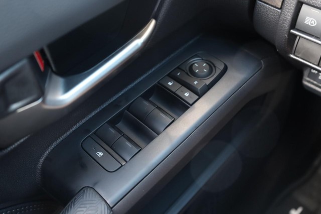 Toyota Tacoma 4WD Vehicle Image 18