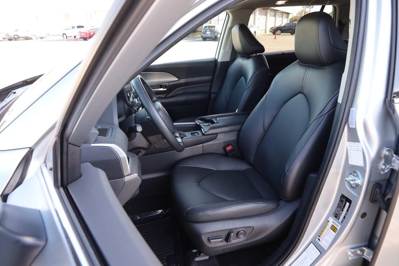 Toyota Grand Highlander Vehicle Image 09