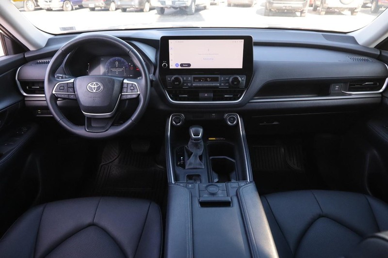 Toyota Grand Highlander Vehicle Image 22