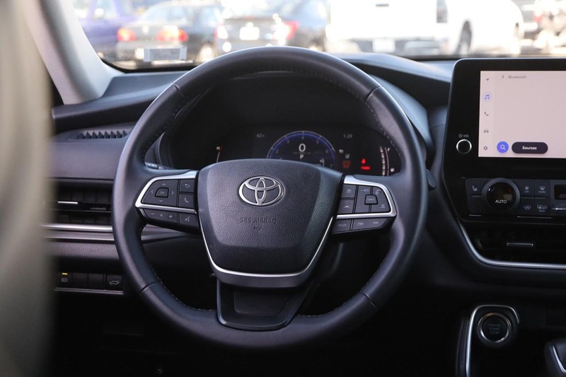 Toyota Grand Highlander Vehicle Image 24