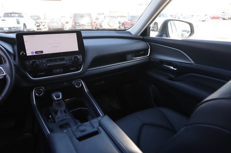 Toyota Grand Highlander Vehicle Image 26