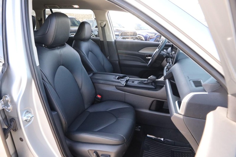 Toyota Grand Highlander Vehicle Image 27