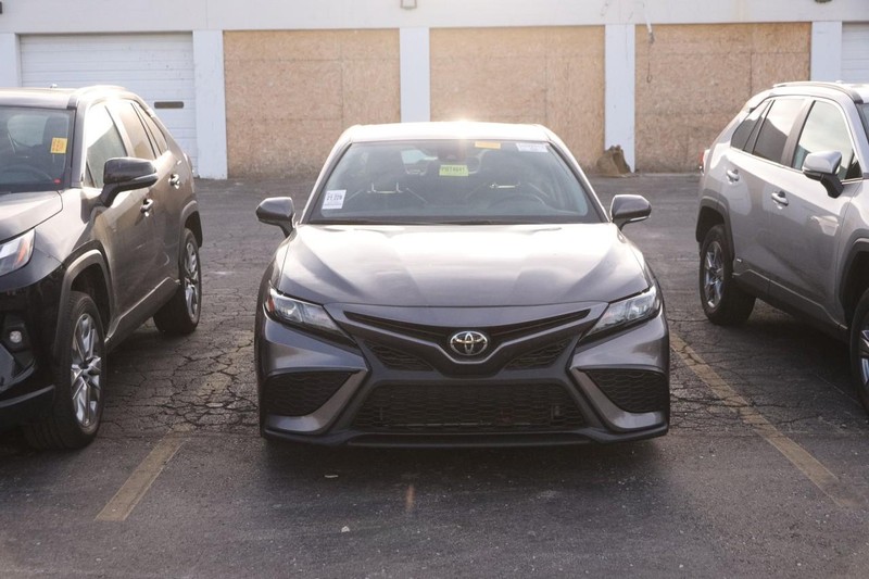 Toyota Camry Vehicle Image 03