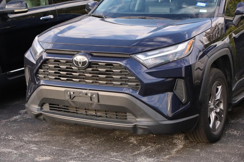 Toyota RAV4 Vehicle Full-screen Gallery Image 5