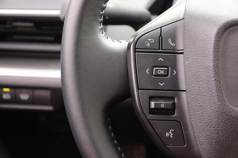 Toyota Prius Vehicle Image 11