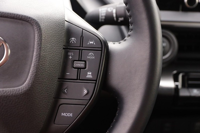 Toyota Prius Vehicle Image 12