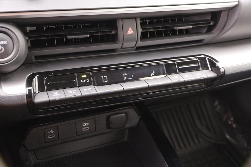 Toyota Prius Vehicle Image 18