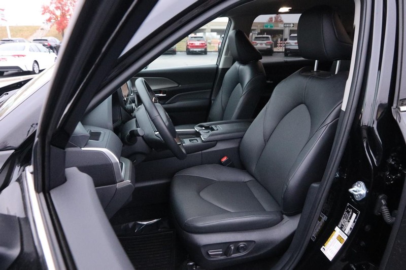 Toyota Grand Highlander Vehicle Image 09