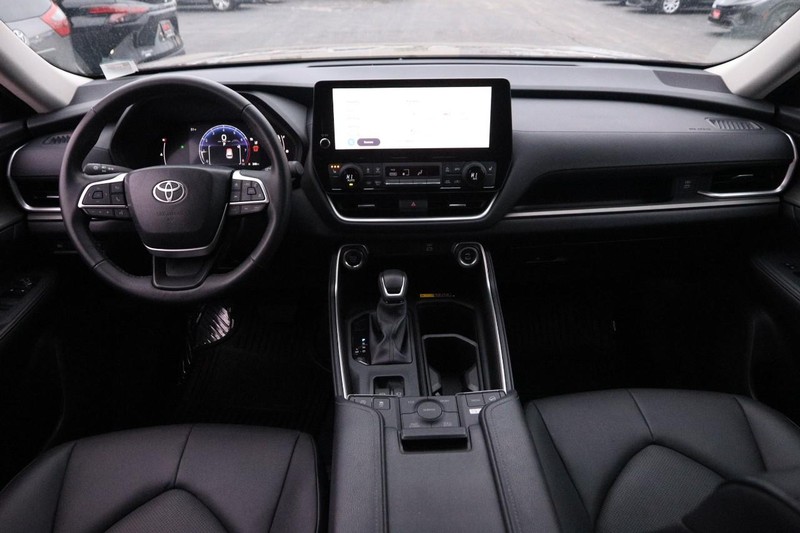 Toyota Grand Highlander Vehicle Image 22