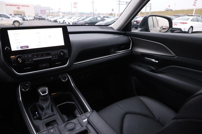 Toyota Grand Highlander Vehicle Image 26