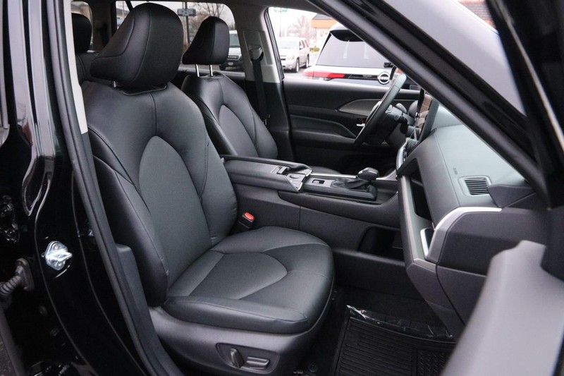 Toyota Grand Highlander Vehicle Image 27