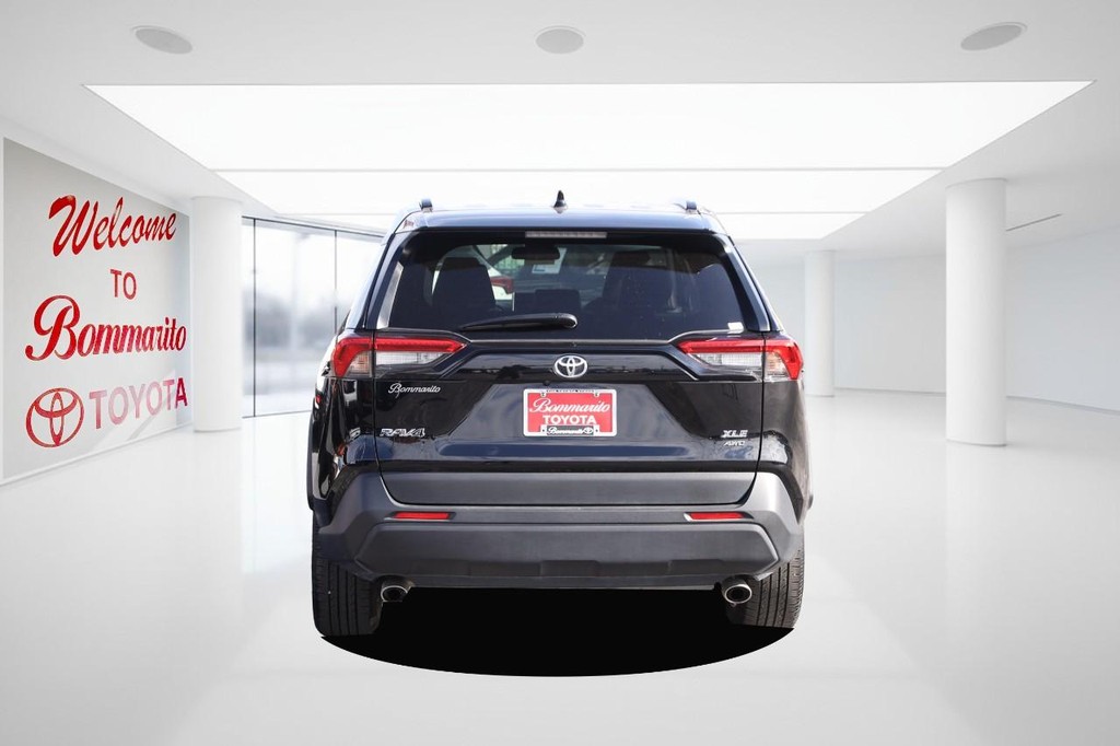 Toyota RAV4 Vehicle Full-screen Gallery Image 6