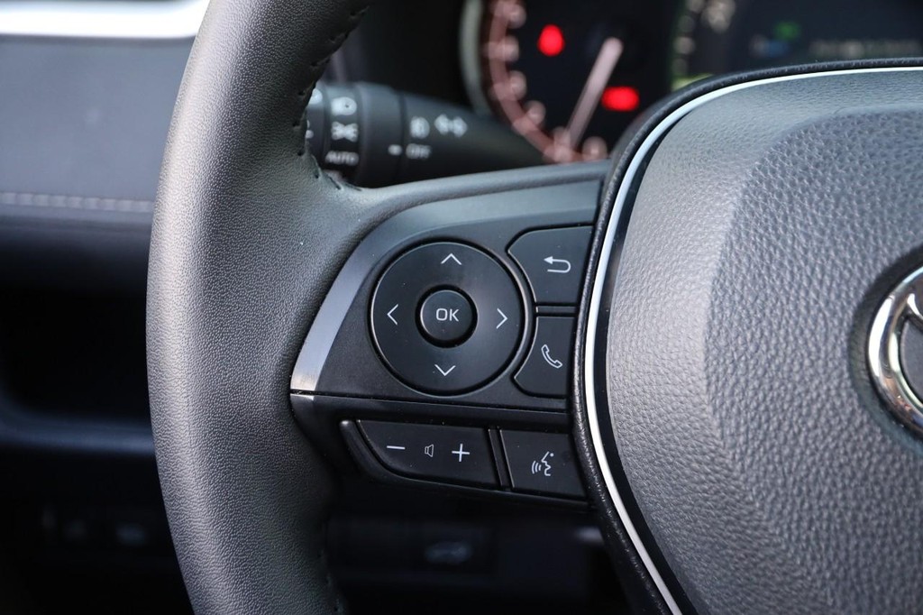 Toyota RAV4 Vehicle Full-screen Gallery Image 13