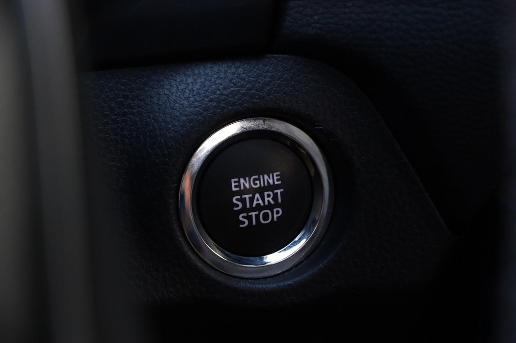 Toyota RAV4 Vehicle Full-screen Gallery Image 16