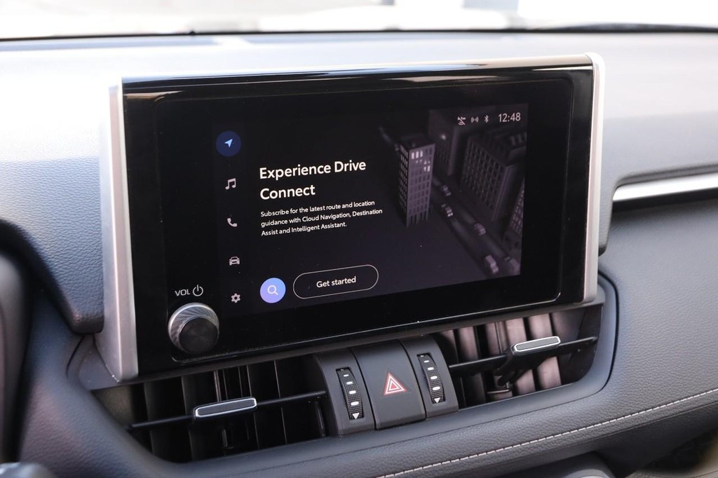 Toyota RAV4 Vehicle Full-screen Gallery Image 17