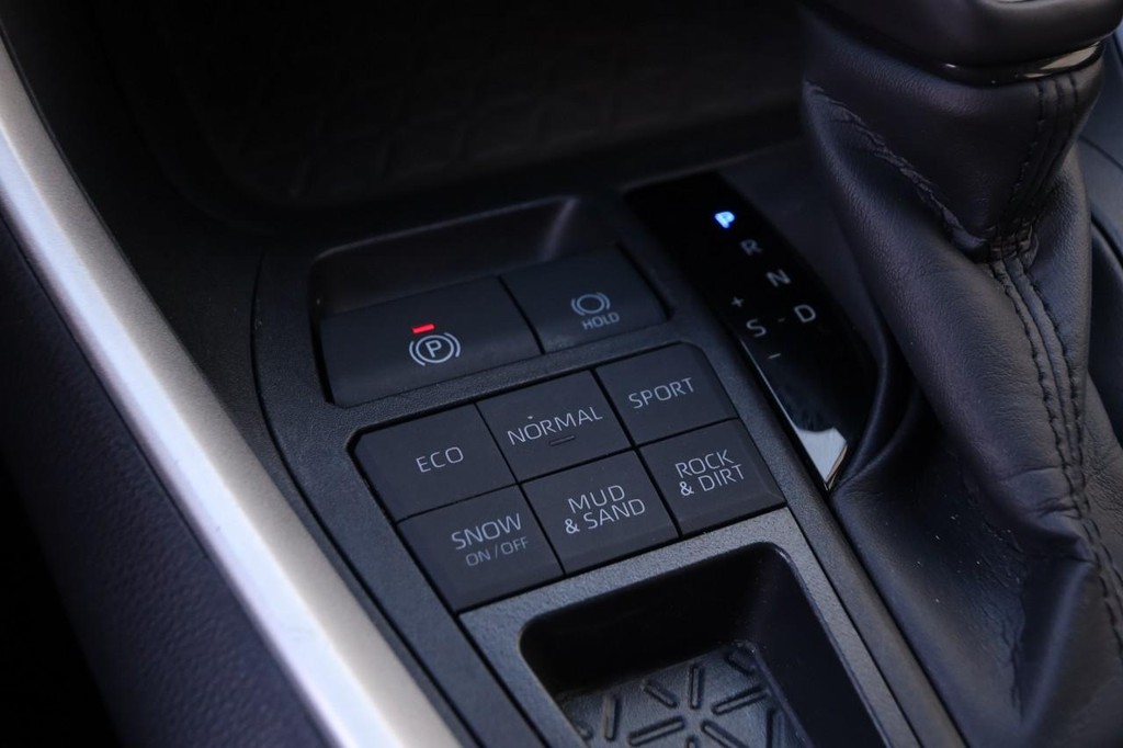 Toyota RAV4 Vehicle Full-screen Gallery Image 20