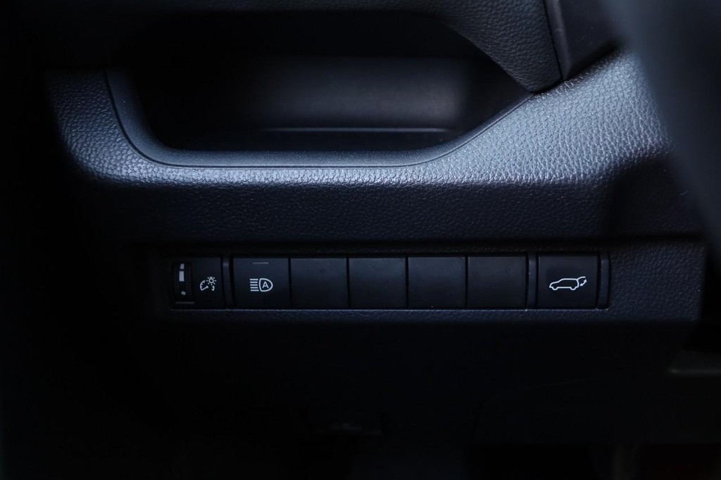 Toyota RAV4 Vehicle Full-screen Gallery Image 21