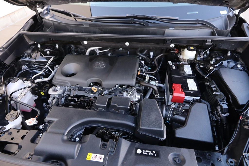 Toyota RAV4 Vehicle Full-screen Gallery Image 28