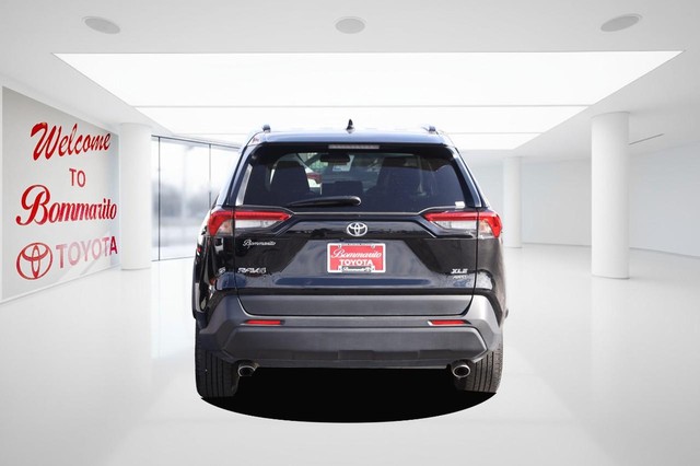 Toyota RAV4 Vehicle Image 06