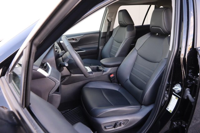 Toyota RAV4 Vehicle Image 10