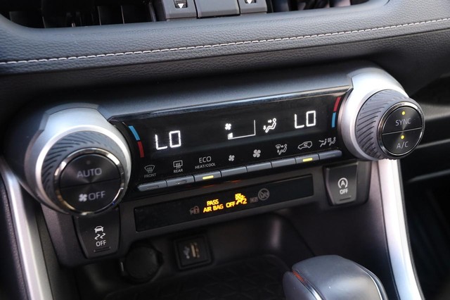 Toyota RAV4 Vehicle Image 19