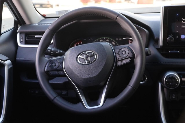 Toyota RAV4 Vehicle Image 24