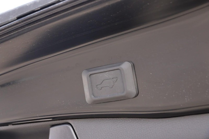 Toyota RAV4 Vehicle Image 08