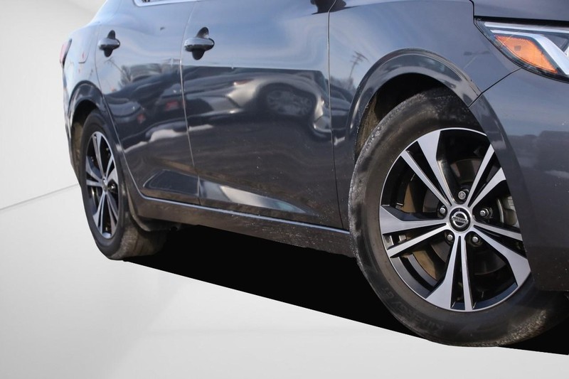 Nissan Sentra Vehicle Image 03