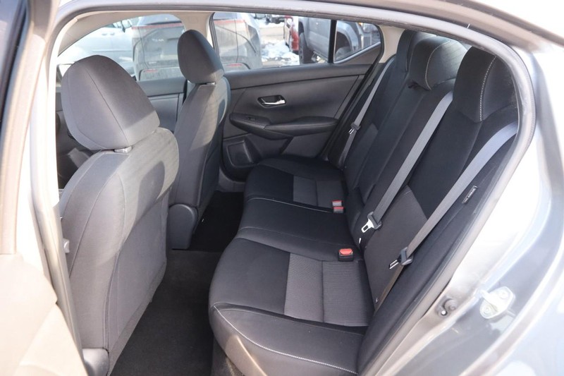 Nissan Sentra Vehicle Image 09