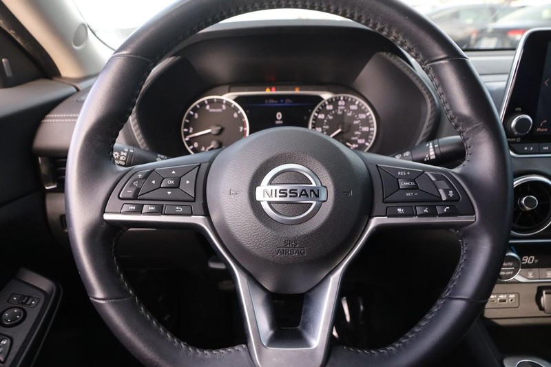 Nissan Sentra Vehicle Image 10