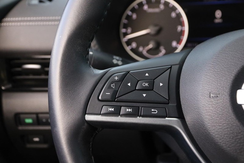 Nissan Sentra Vehicle Image 11