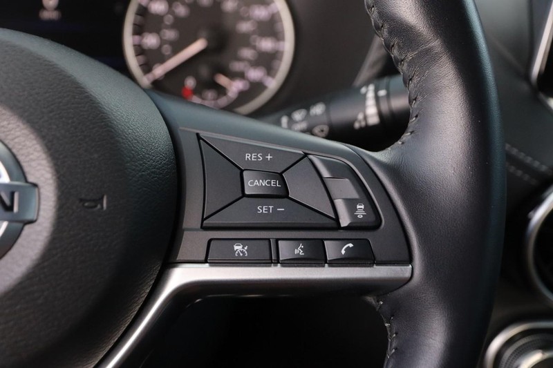 Nissan Sentra Vehicle Image 12