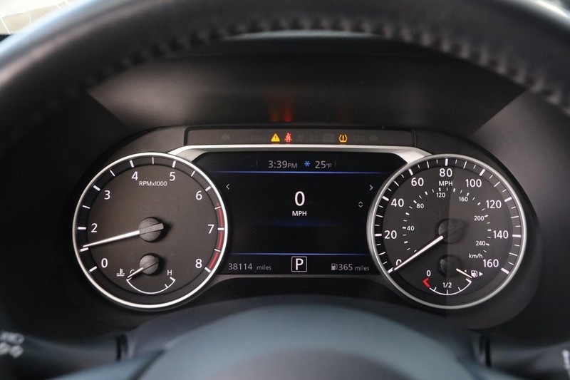 Nissan Sentra Vehicle Image 13