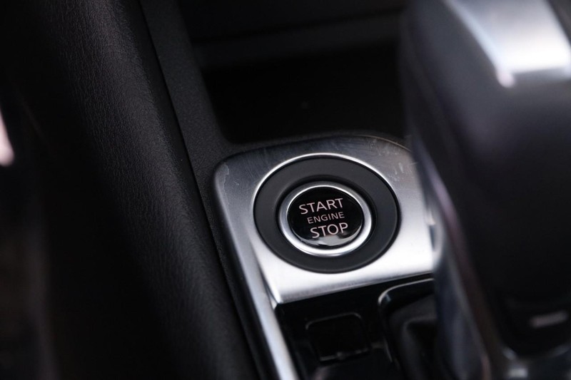 Nissan Sentra Vehicle Image 14