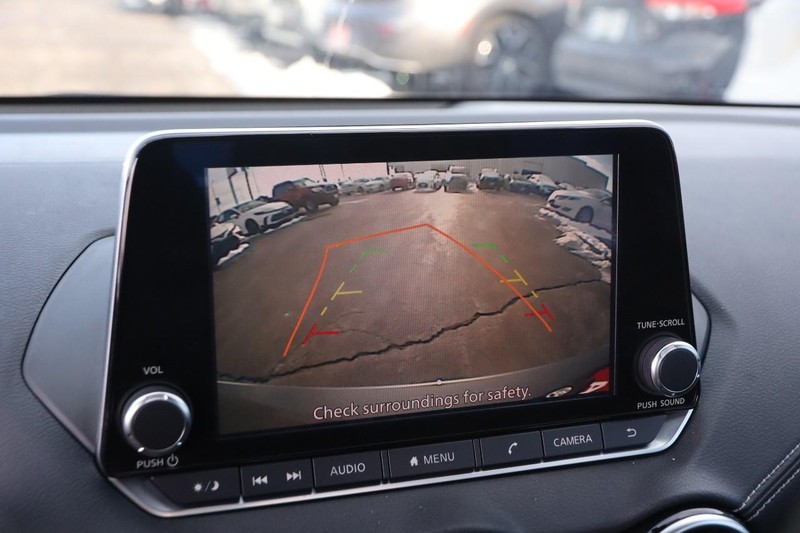 Nissan Sentra Vehicle Image 16